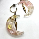 モルガナイトと金ルチル　三日月　チタンピアス