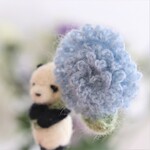 パンダと冬のお花のブローチ（水色）