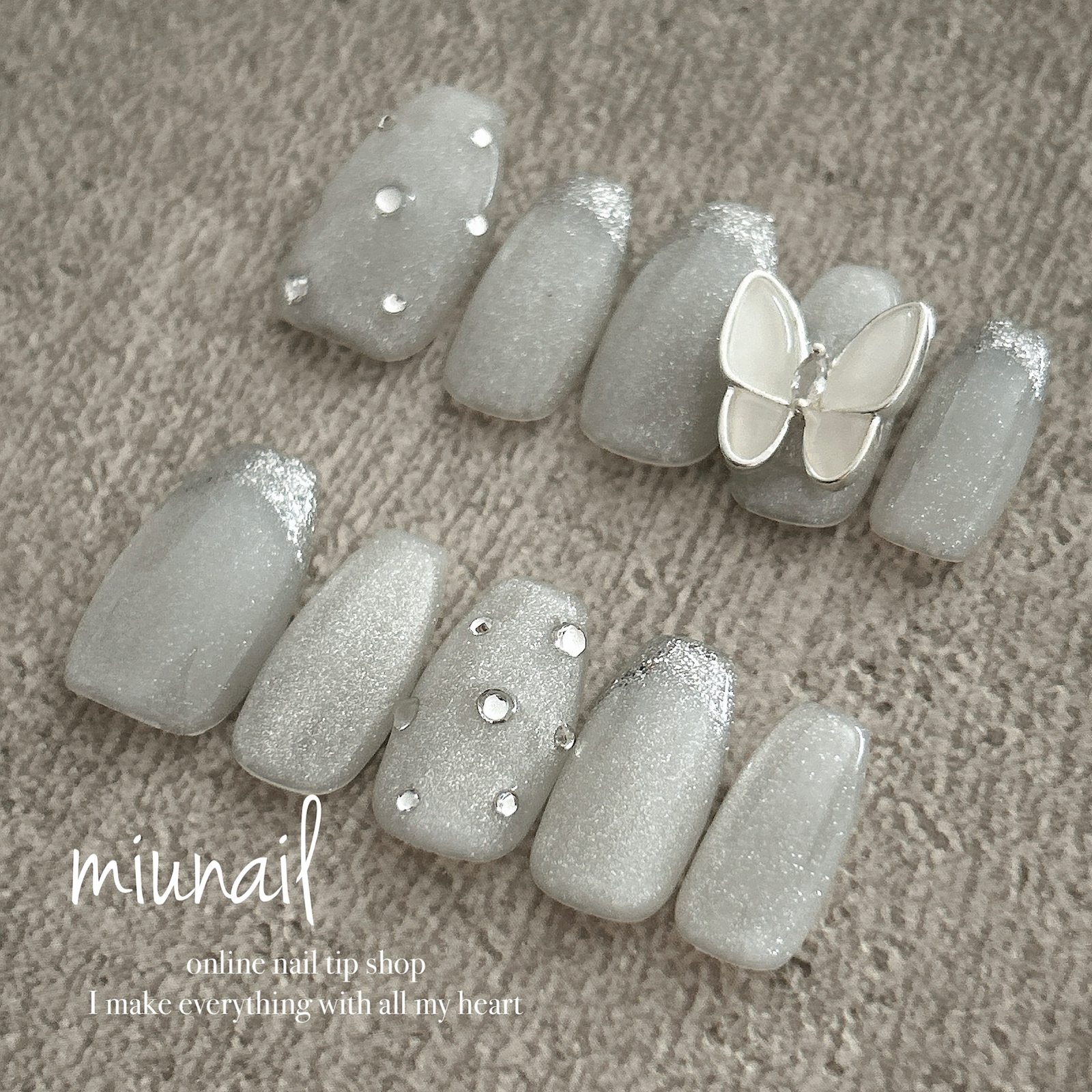 着画あり】ハンドメイド蝶々ネイルチェック柄ネイルシンプルネイル可愛い