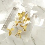 すずやか マットゴールド 大ぶりフラワー イヤリング ピアス　ウェディングアクセサリー　ブライダルアクセサリー　花嫁　大ぶりフラワー