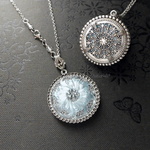 チェコガラスカボション27mm＊カザグルマの花＆花のフィリグリー＊両面ペンダント