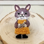 真冬のオーケストラ パンダうさぎとトランペットの手刺繍ブローチ