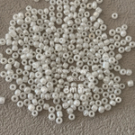 WH 〔各約550個前後〕ガラスシードビーズ3mm
