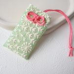 小6 インド刺繍リボンのお守り袋　メモリアルケース