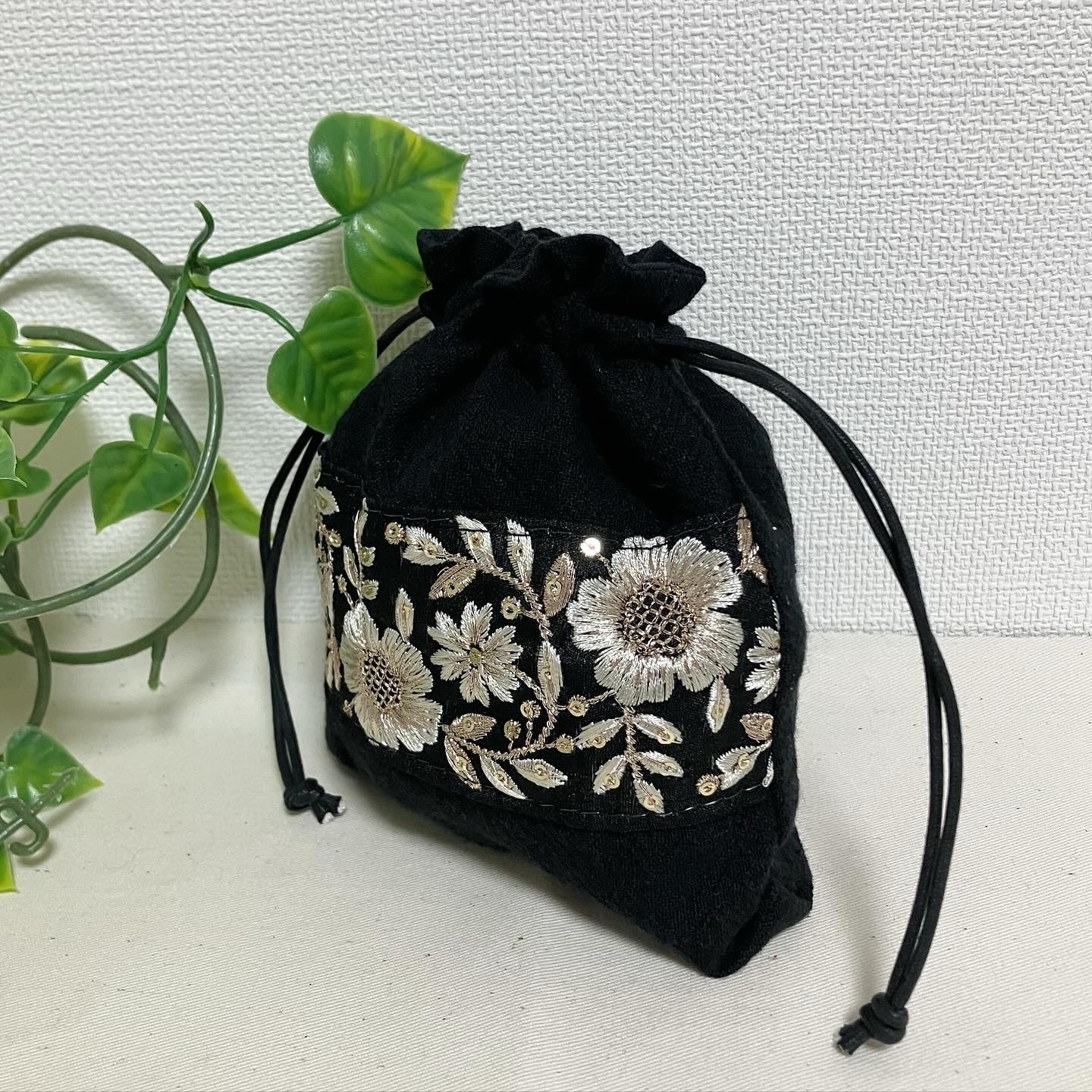 インド刺繍リボン　巾着ポーチ YONE インド刺繍リボンの巾着ポーチ レースリボン プレゼント