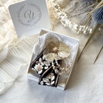 ゴールドフラワーと黒インド刺繍リボンのブローチ