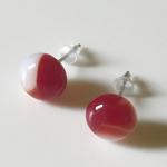 ガラスの雫サージカルピアス(red marble)
