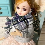 リカちゃんのチェック柄マフラー