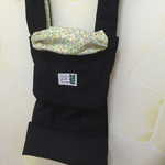 おままごと抱っこひも ドールキャリー [ブラック&グリーンフラワー]