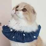 【デニム柄白花ボタンスタイ】猫スタイ　ペットスタイ　デニム柄　生地　花　花ボタン　猫ちゃんスタイ　首輪　おしゃれスタイ　春　プレゼント　ギフト　新作　春スタイ　白花　デニム　スタイ猫　猫