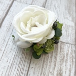 サブリナローズのラウンドコサージュ white*green