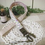 ネックストラップ　チャーム付き♪　薄紫小花柄×ピンクパープルドット