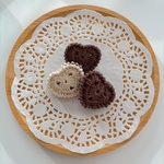 《2点セット》 チョコサンドクッキー風🍪　バレンタイン  ヘアゴム　ヘアピン　ヘアアクセサリー　キッズ　ベビー　キッズヘアゴム　キッズヘアピン　ベビー　ハート　チョコ　イチゴ　かぎ編み　おままごと