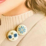 雪の結晶 ☆ くるみボタンのブローチ ⭐︎ 2個セット 
