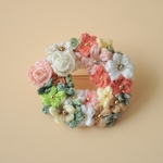  【特集掲載】アルチンボルド『春』　刺繍糸で編んだバラとお花リースブローチ　刺繍が好きなあの方へのプレゼント　母の日