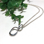 再入荷！純銀製＊スリムインフィニティ 八の字ペンダント
