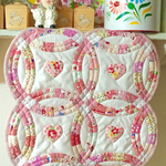 ◇ハンドメイド＊パッチワークキルト＊ダブルリングミニキルトピンク