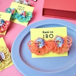 【夏カラー】　ネオンオレンジのビーズフリルピアス　ビーズ刺繍アクセサリー＜ミニクラゲ＞