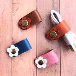 可愛いお花のコードホルダー　革のコードクリップ