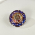 花と太陽のブローチ　31.5mm　　青紫（チェコガラスボタン）