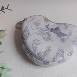 リバティ《ベッツィアングラフィティ(ホワイト)》 LOVE♡ポーチ