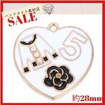 【２個・白】大きめ ハートチャーム カメリア 5番 ジャケット  デコパーツ アパレル ゴールド系 素材 資材