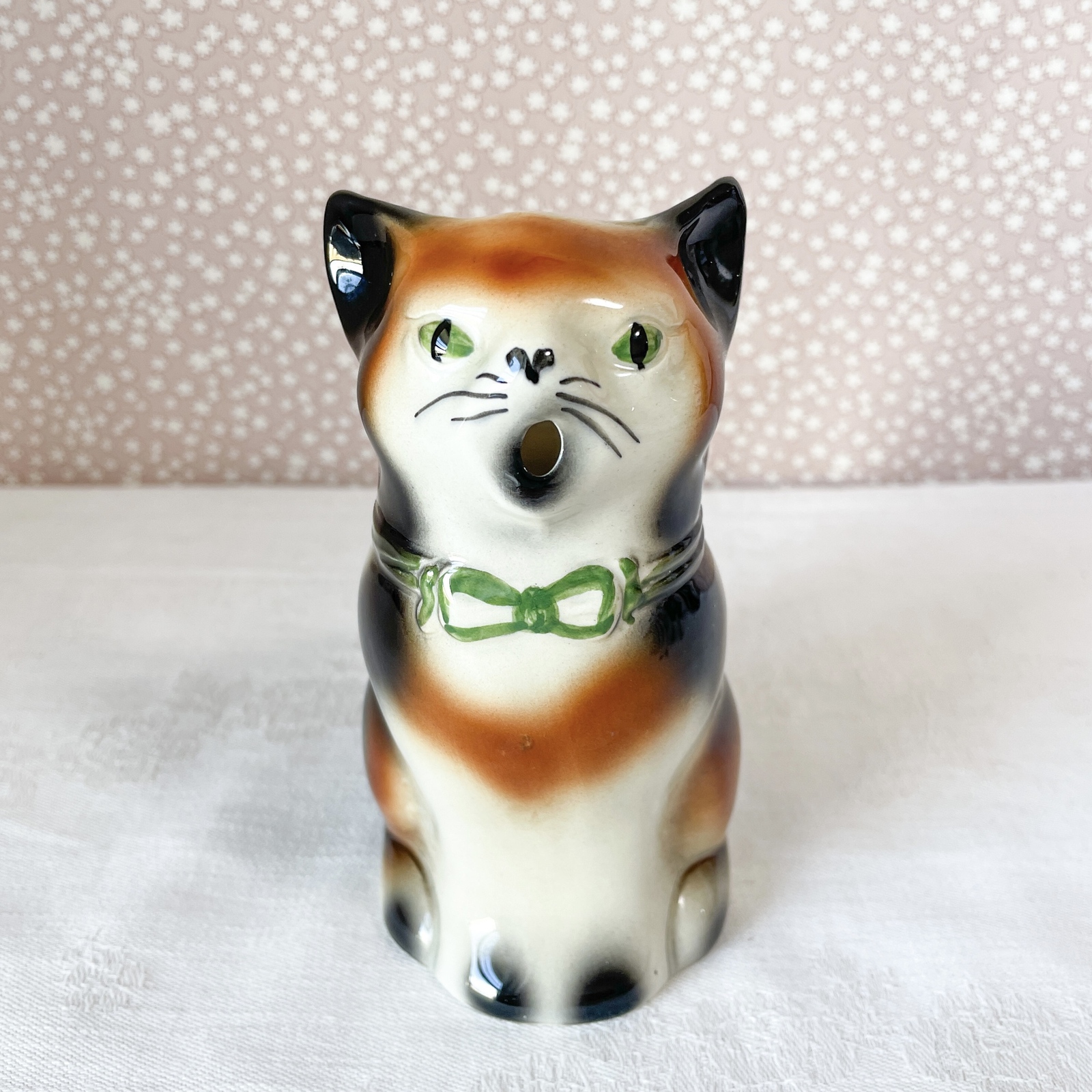 イギリス 子猫のミルクジャグ (キャリコ緑リボン)