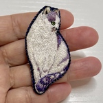 白色薄紫 ☆ 儚げ 猫タン ☆ 刺繍ブローチ