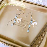 天然石アクアマリンとねこの揺れるピアス　お守り石　お守りアクセサリー