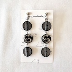 【ブラック3連ビーズのドラゴン ピアス／イヤリング変更可能】