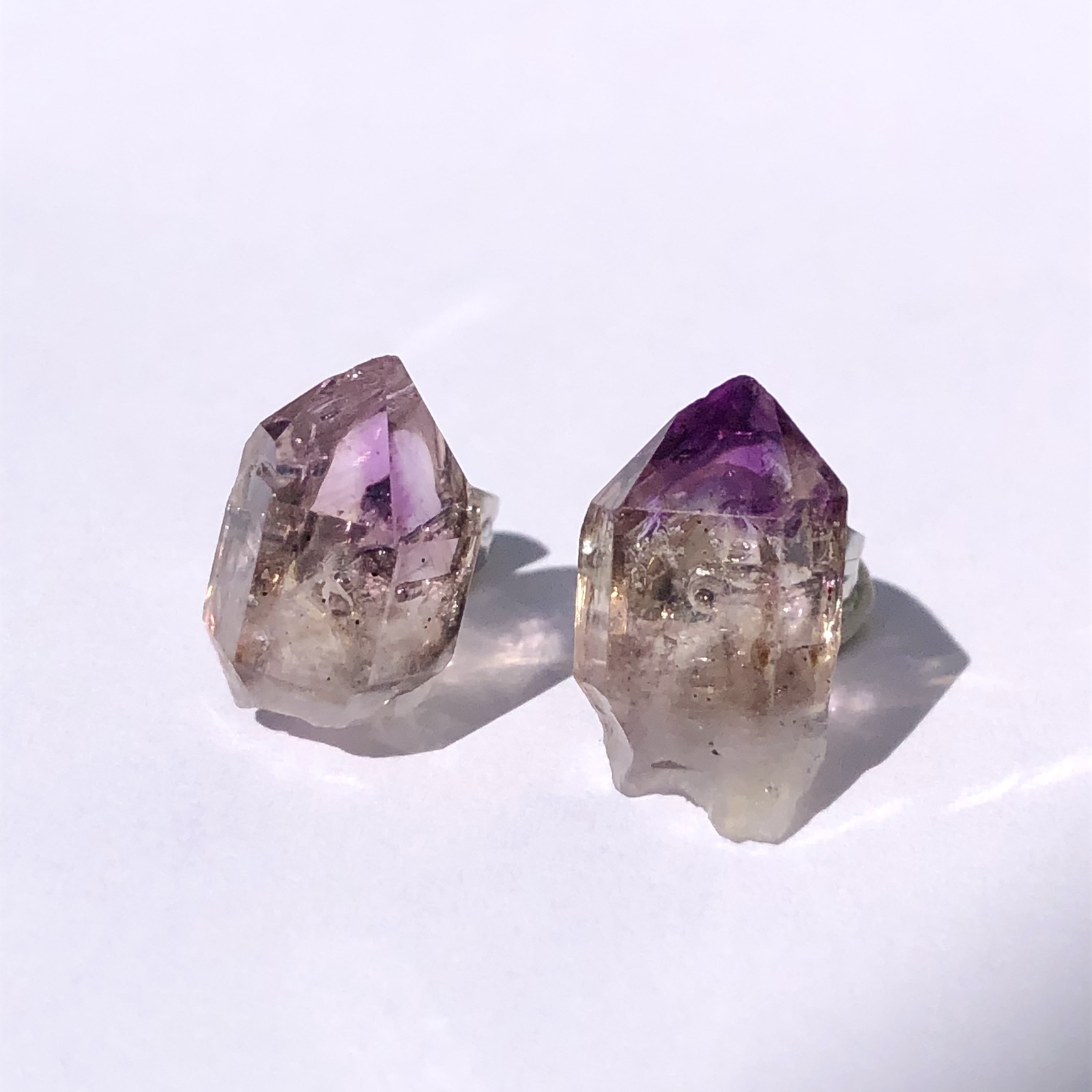 【一点もの】 アメジスト 原石 ピアス 鉱物 天然石 金属アレルギー対応 ハンドメイド アクセサリー パワーストーン (No.2632)