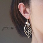 リーフｘガラスストーンのピアス