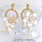 パールオフホワイトフラワー＊リング揺れるお花ピアス/イヤリング
