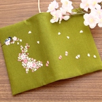 ブックカバー　桜うさぎ　手刺繍