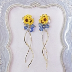 ひまわりとブルー　本物のお花のピアス　イヤリング