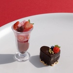 バレンタインパフェとハートのケーキ