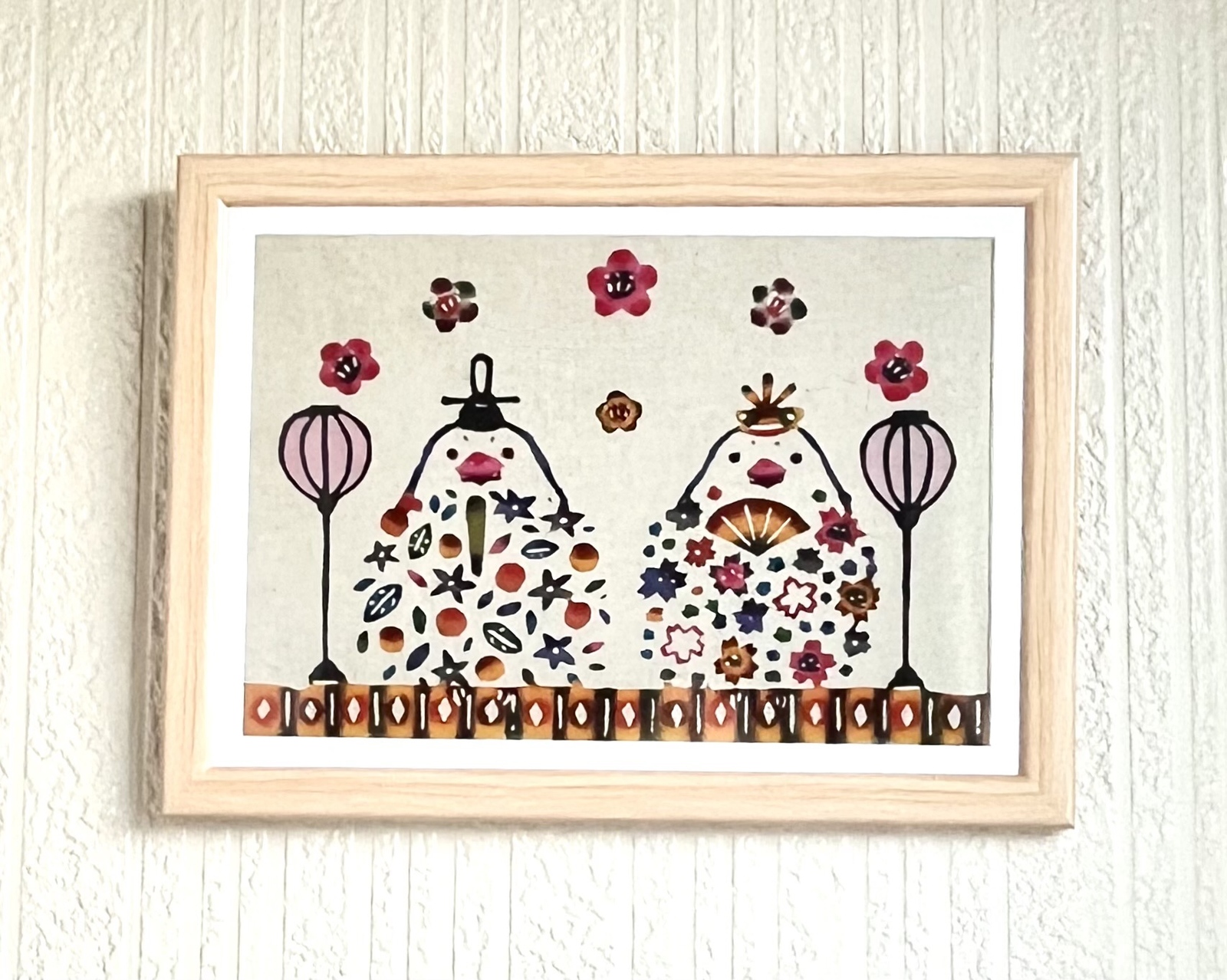 沖縄　手染め紅型/白文鳥のお雛様の額装/A4サイズ:額サイズ34cm×25cm/ベージュ【送料無料】 5,460円