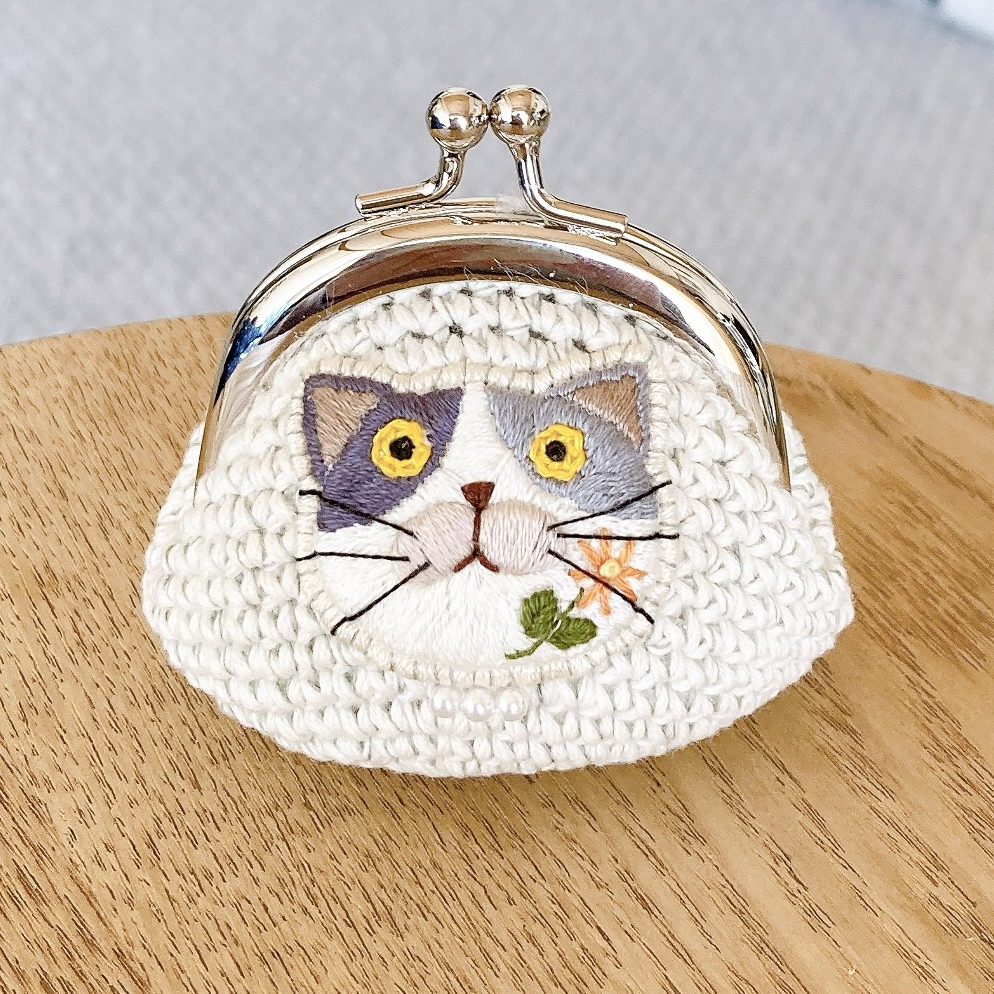 ねこの手刺繍〉がま口小物入れ - 雪ノ花 | minne byGMOペパボ 国内最大
