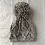おおきすぎるぽんぽんニット帽