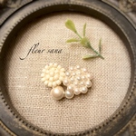 unique motif  シルキーパールとビーズのブローチ〈petit〉white・white