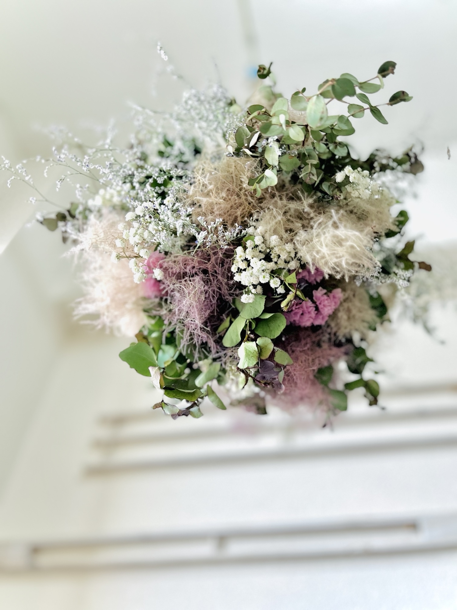 スモークツリーとグリーンのフライングリース、ユーカリ、紫陽花 紫陽花とスモークツリーとユーカリのフライングリース/ドライ