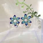 鉄線の花のピアス