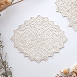 16×19cm *淡色レースとビーズの縁取り* レース編み 花模様 ドイリー インテリアマット
