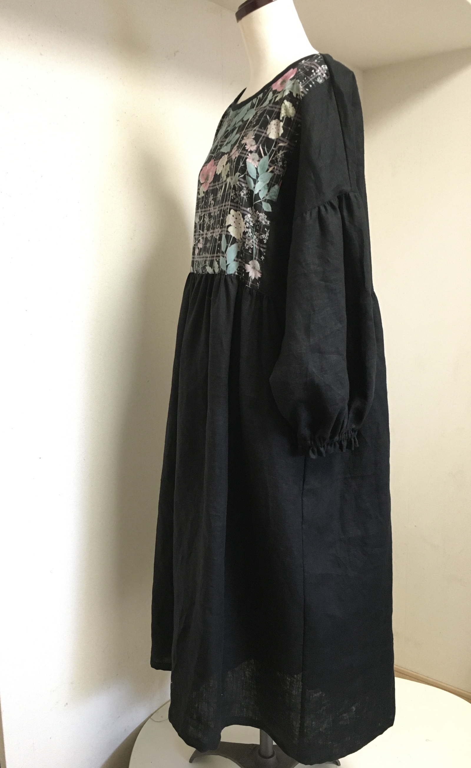 LIBERTY リバティ・イルマズガーデン+リネン: ギャザーワンピース LIBERTY リバティ・イルマズガーデン+リネン: ギャザーワンピース