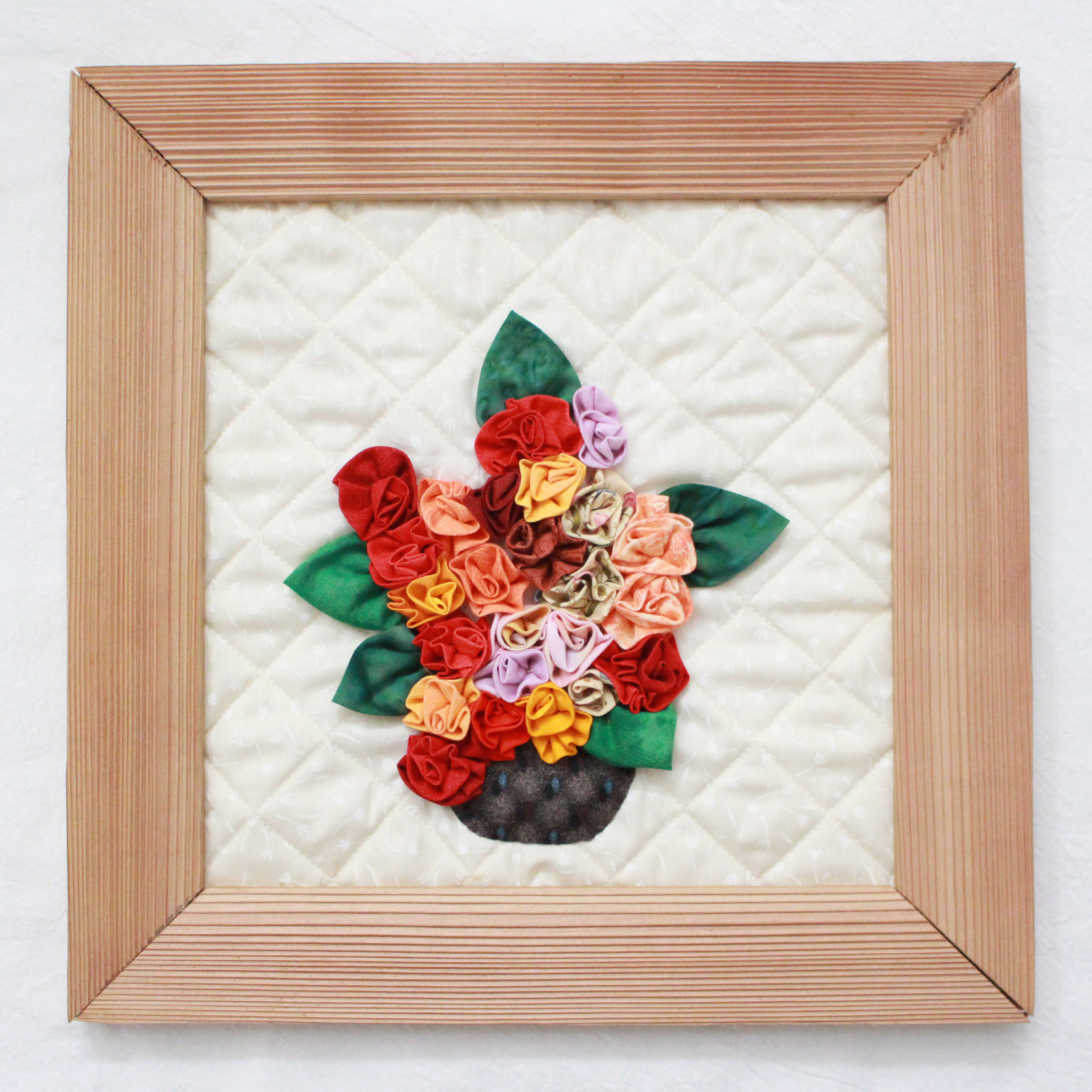 パッチワークキルト　ハンドメイド　花カゴ 012 パッチワークキルト 花かごのミニキルト タペストリーにも