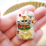 招き猫ちゃんのブローチ(兼ネックレス)【受注制作作品】