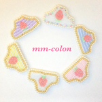 いちごのパンツビーズ刺繍ブローチ