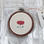 刺繍フレーム 赤いチューリップ