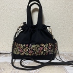 インド刺繍持ち手付き巾着袋　黒地☆ショルダーストラップ付き