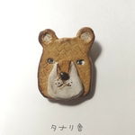 おすましクマのブローチ